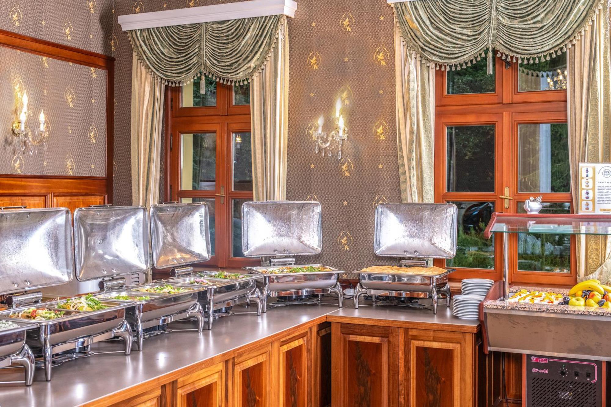 Kastelyhotel Sasvar Resort Парадшашвар Экстерьер фото