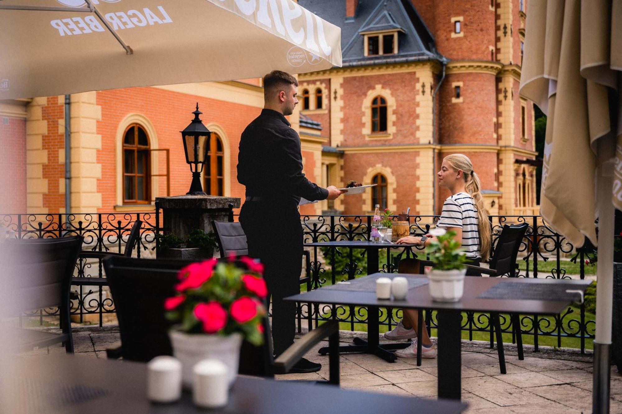 Kastelyhotel Sasvar Resort Парадшашвар Экстерьер фото