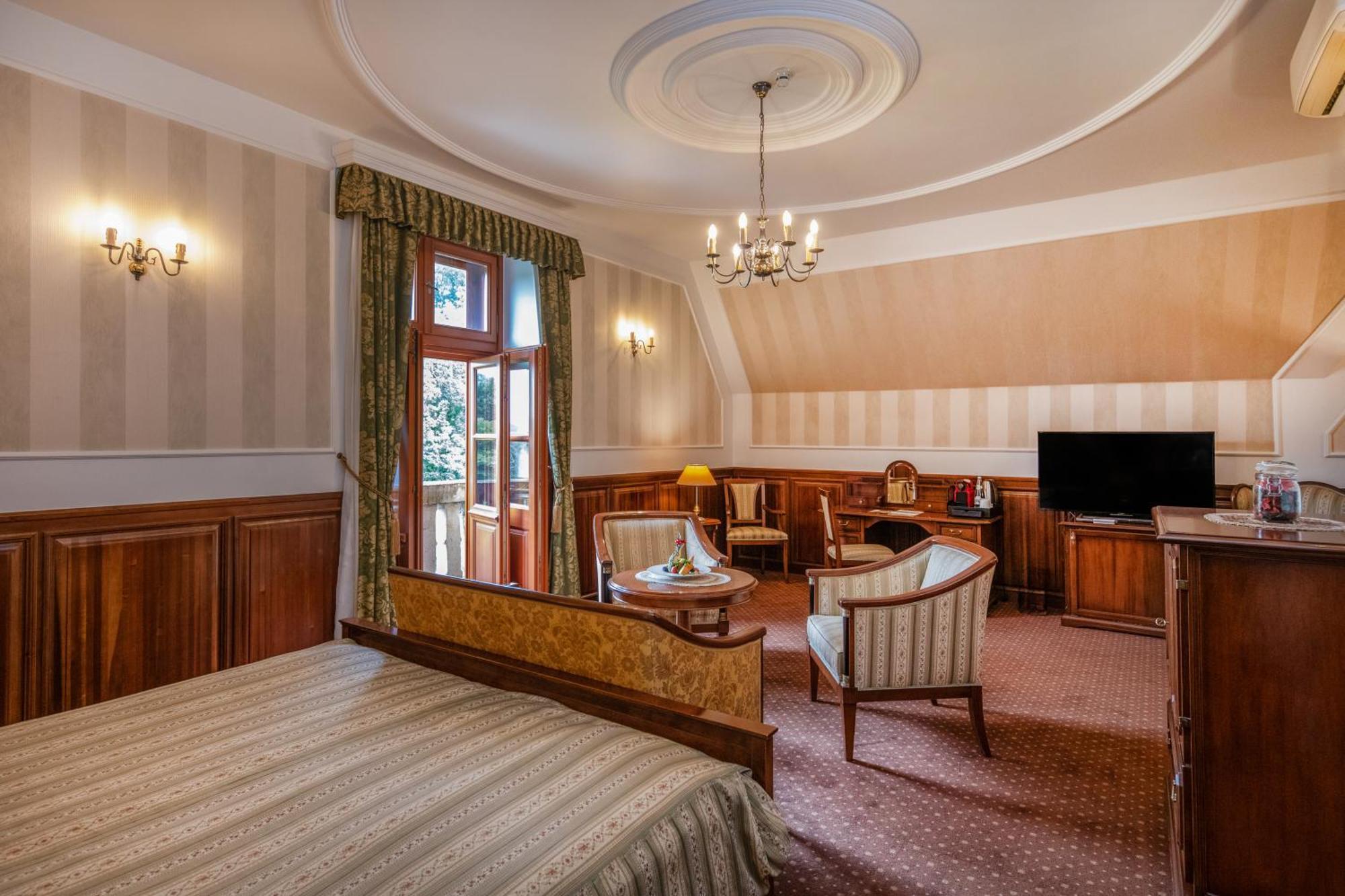Kastelyhotel Sasvar Resort Парадшашвар Экстерьер фото