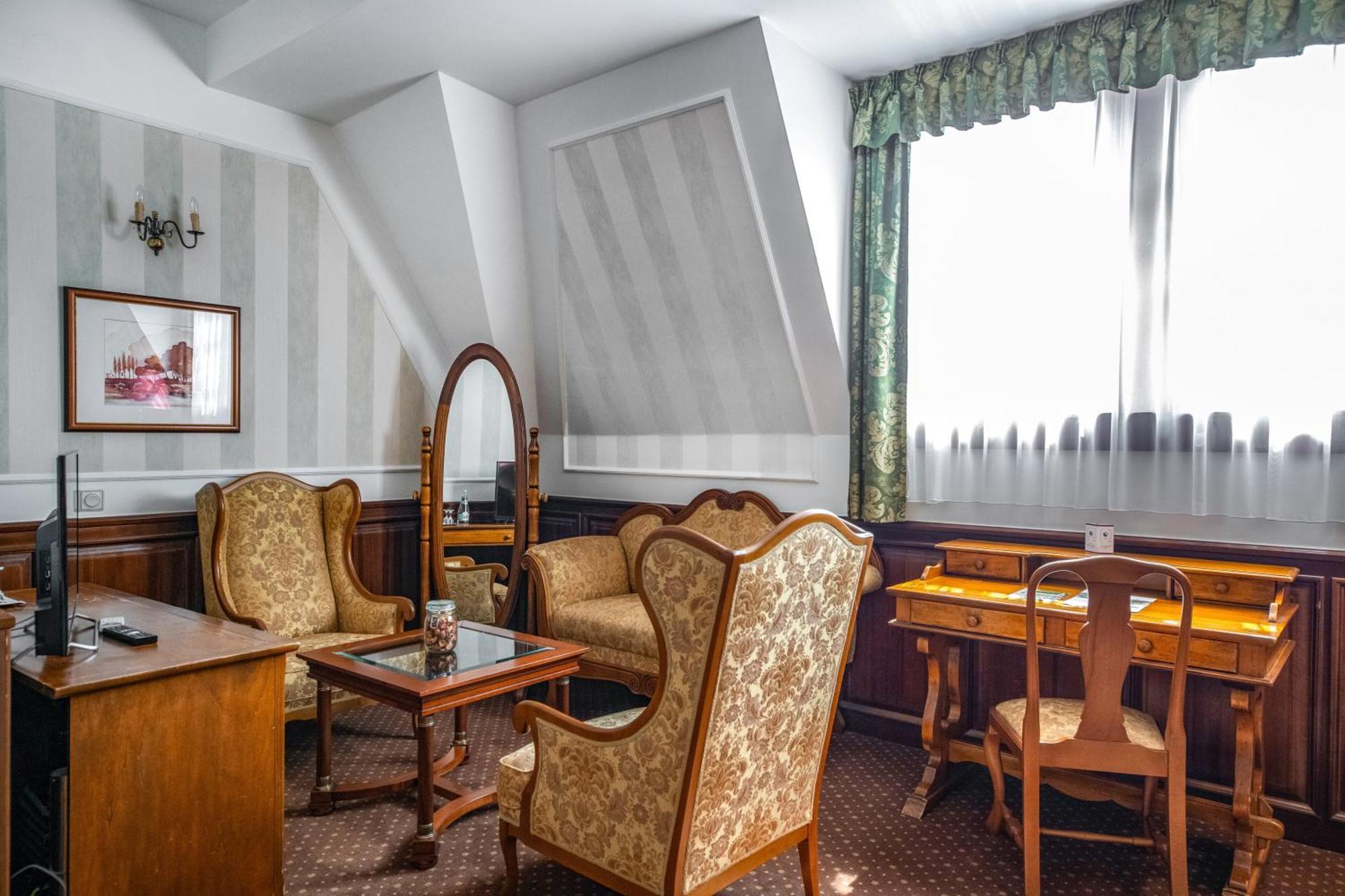 Kastelyhotel Sasvar Resort Парадшашвар Экстерьер фото
