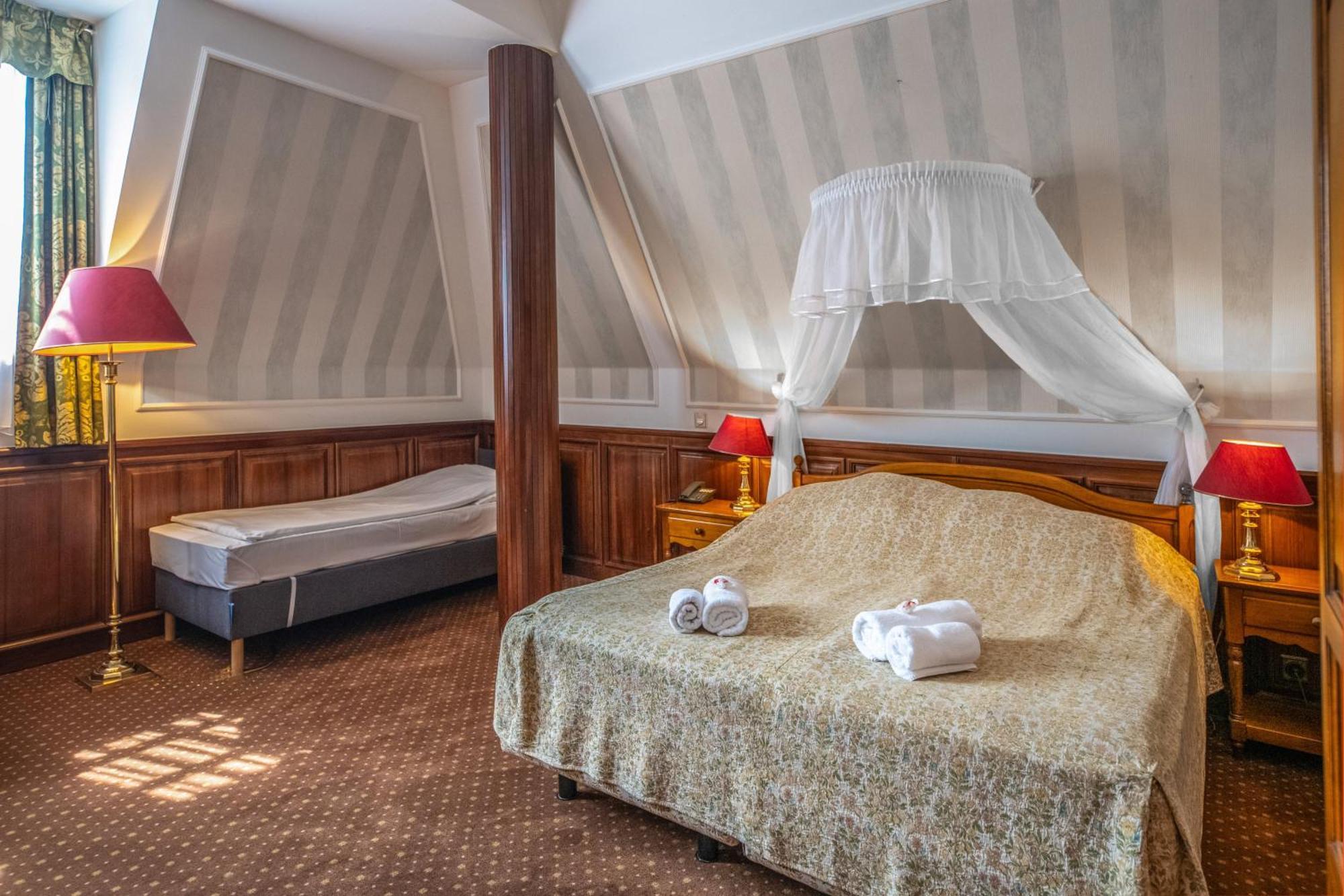 Kastelyhotel Sasvar Resort Парадшашвар Экстерьер фото