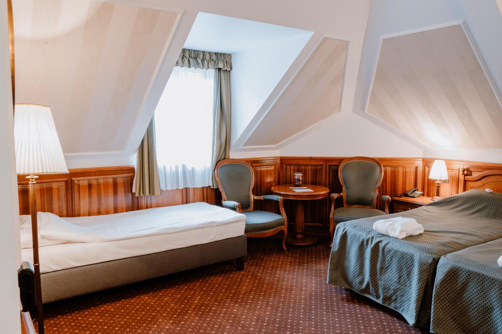 Kastelyhotel Sasvar Resort Парадшашвар Экстерьер фото