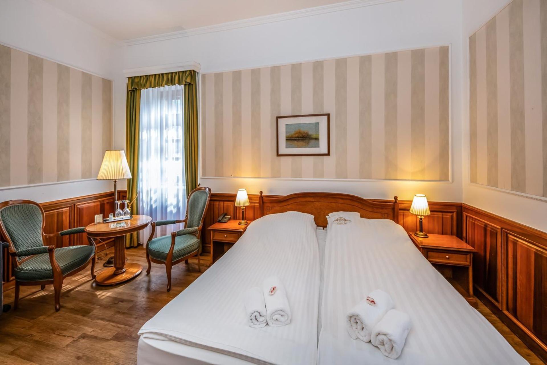 Kastelyhotel Sasvar Resort Парадшашвар Экстерьер фото