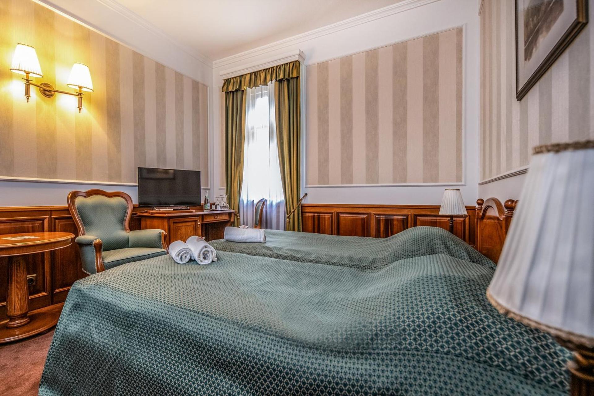 Kastelyhotel Sasvar Resort Парадшашвар Экстерьер фото